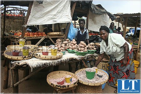 File:An unidentified woman and her daughter selling vegetables and other foodstuffs at Kapapa market in Chipata, Zambia